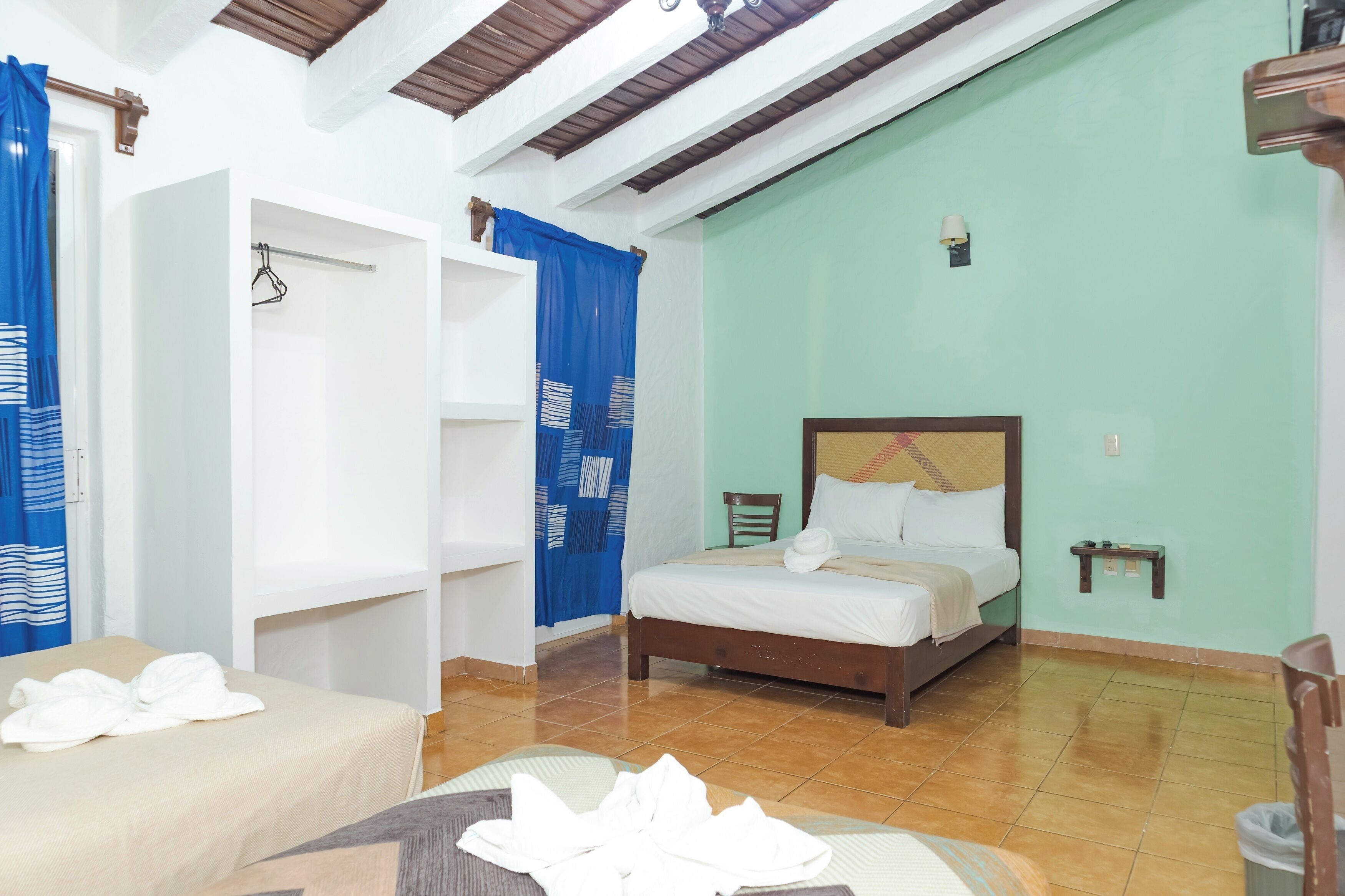 Una televisión de pantalla plana