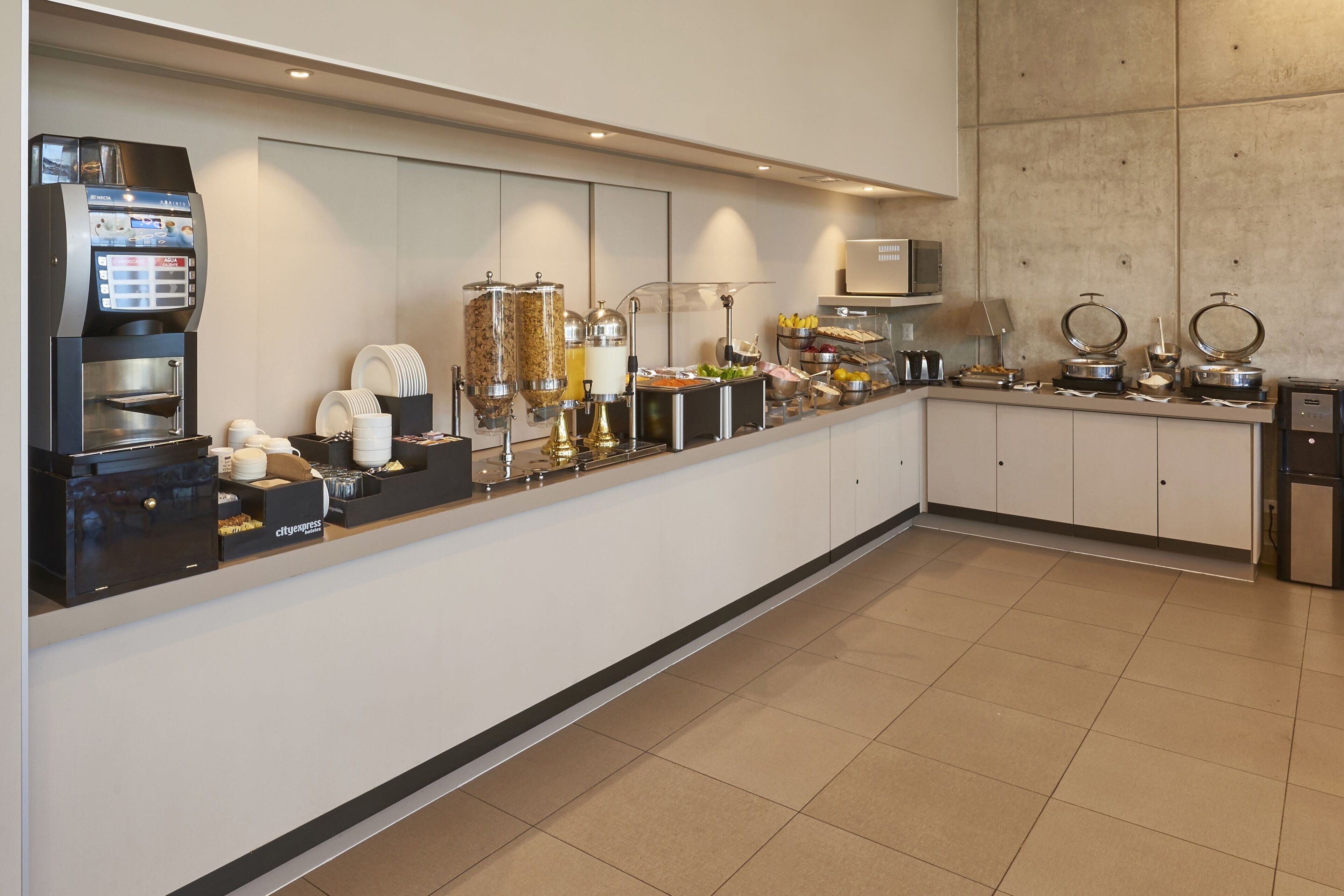 free daily full breakfast