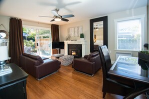 Executive Suite, 1 Bedroom, Patio, Garden View | Living area | Flat-screen TV, fireplace - Auberge Victoria (Victoria)