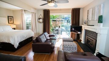 Premium bedding, individually decorated, individually furnished, desk