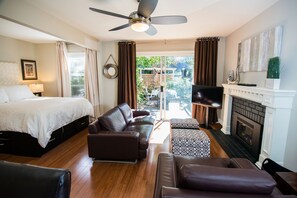 Executive Suite, 1 Bedroom, Patio, Garden View | Premium bedding, individually decorated, individually furnished, desk - Auberge Victoria (Victoria)