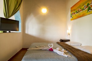 Comfort-Zimmer, Poolblick, Turm | Bügeleisen/Bügelbrett, kostenlose Babybetten, kostenlose Zustellbetten