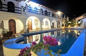 Outdoor pool - La Posada del Sol (Granada)