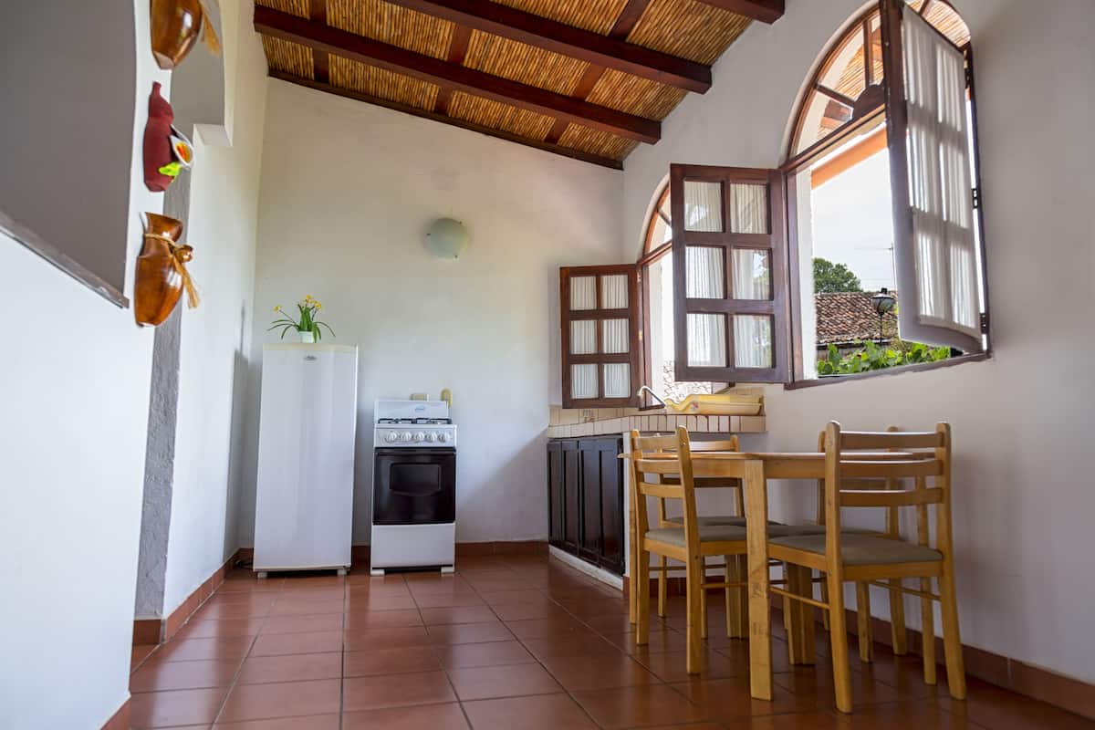 Basic Duplex, 1 Queen Bed, Pool View, Tower