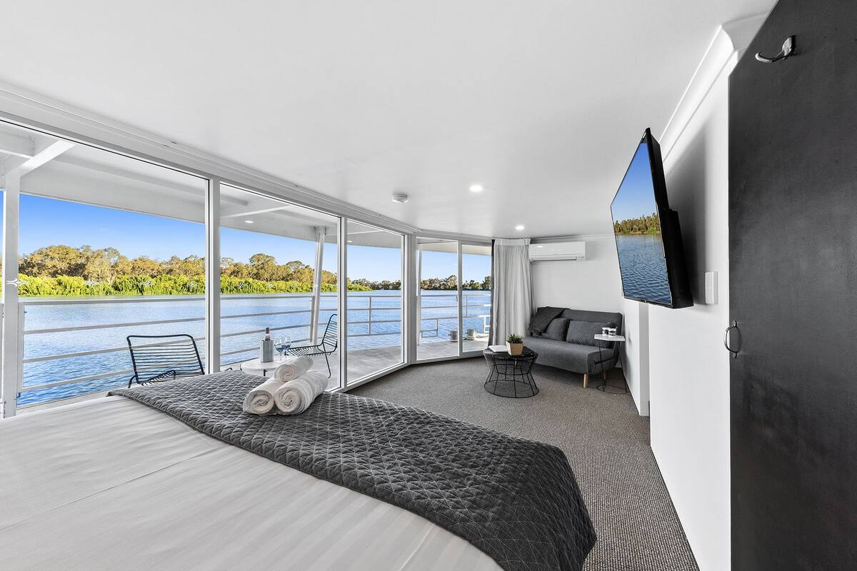 Riverside Suite | Property grounds
