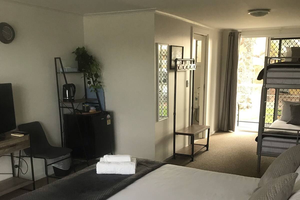 Riverside Family Suite | Iron/ironing board, free WiFi, bed sheets