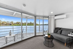 Riverside Suite | Iron/ironing board, free WiFi, bed sheets