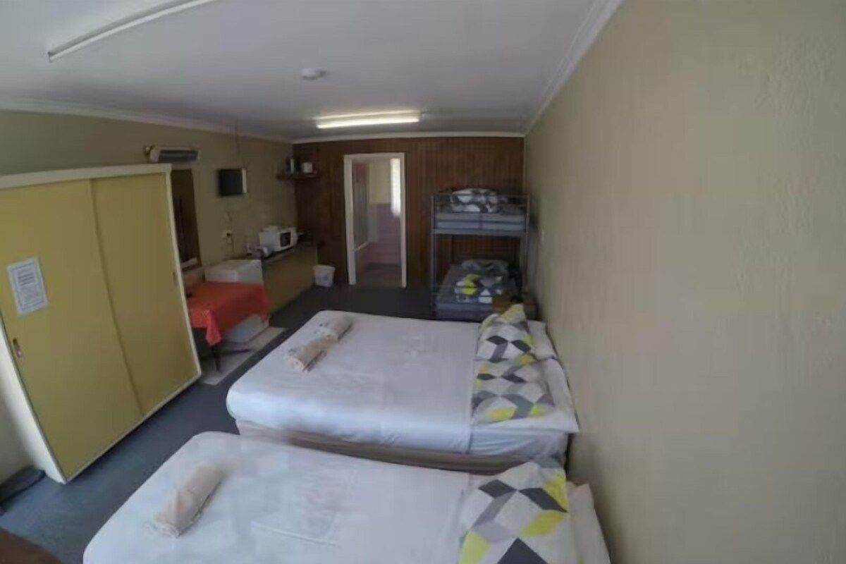 Free WiFi, bed sheets