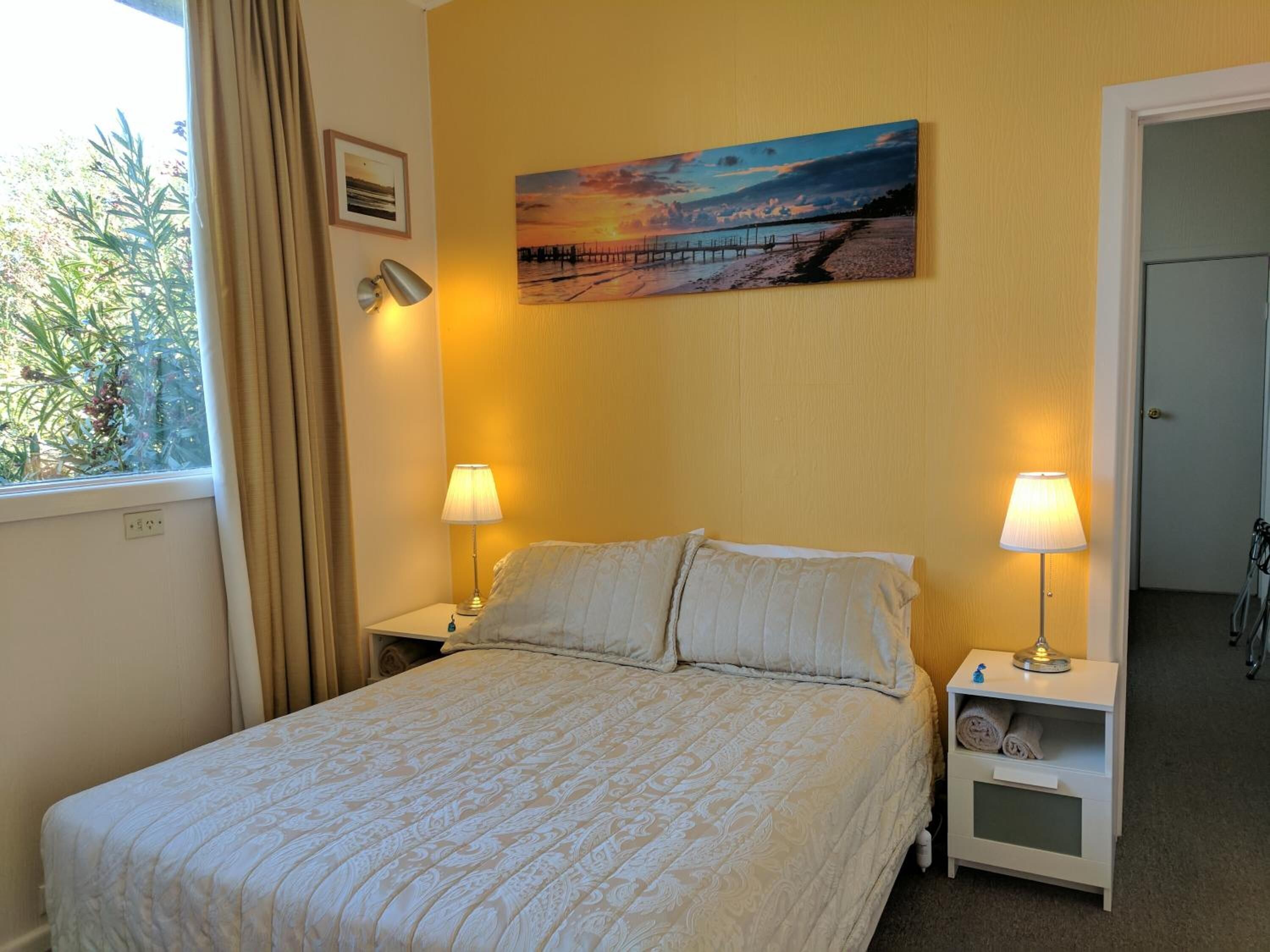 Fer et planche à repasser, Wi-Fi gratuit, draps fournis