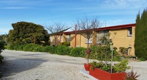 Interior entrance - Lake Bolac Motel (Lake Bolac)