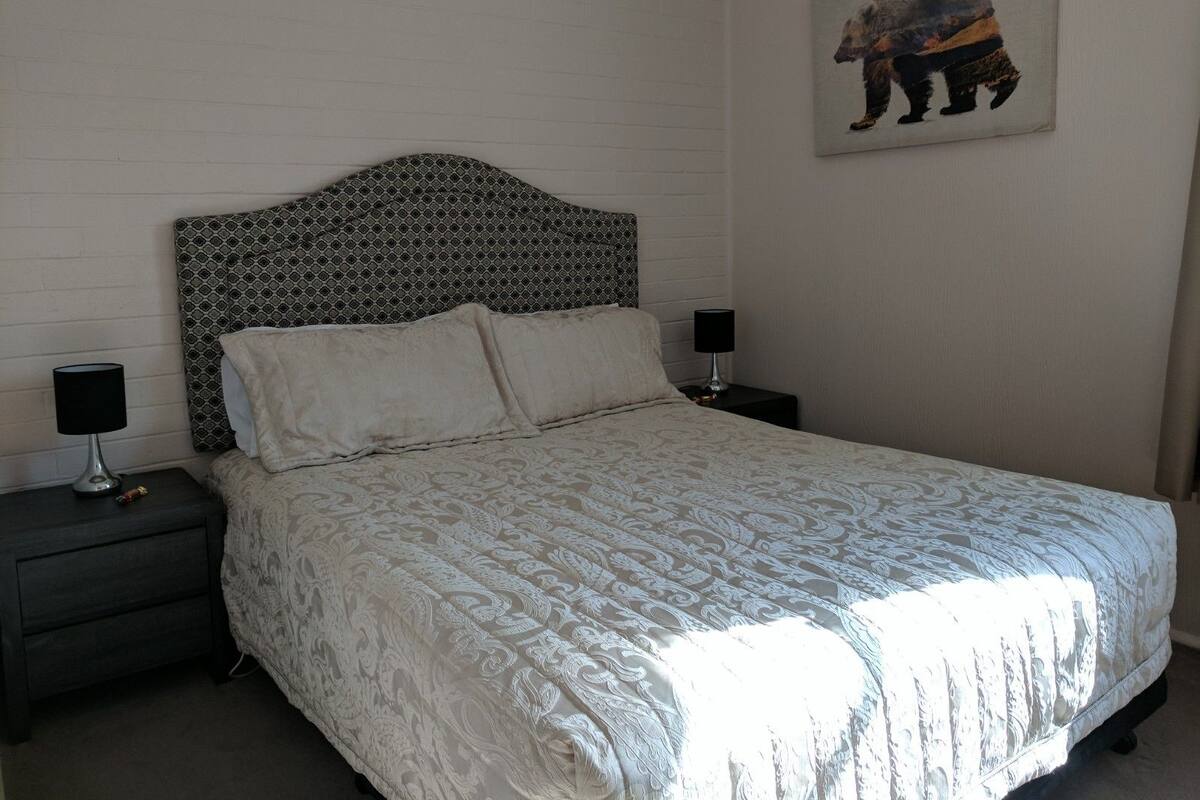 Dobbeltrom, 1 queensize-seng | Strykejern/-brett, wi-fi (inkludert) og sengetøy
