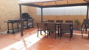 BBQ/picnic Area - Lake Bolac Motel (Lake Bolac)