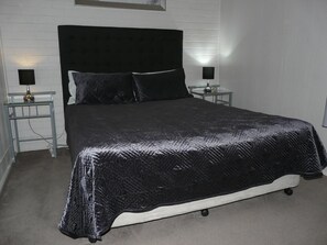 Iron/ironing board, free WiFi, bed sheets - Lake Bolac Motel (Lake Bolac)