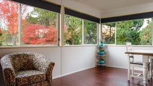 Living area - Lynrose Place (Stanthorpe)