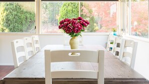 House, 3 Bedrooms | In-room dining