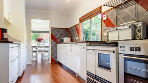 Private kitchen - Lynrose Place (Stanthorpe)