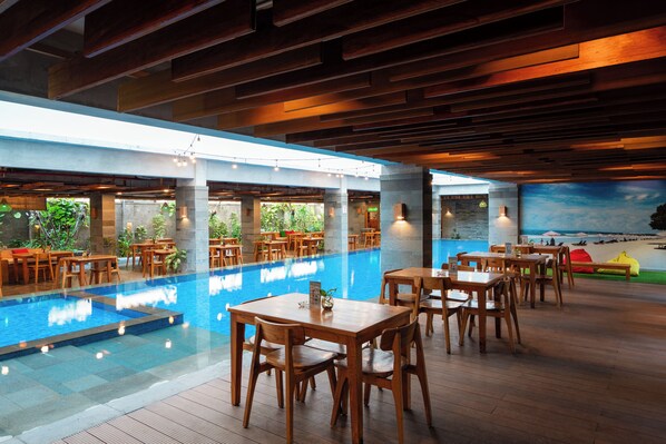 Sun deck - Swiss-Belexpress Kuta Legian (Kuta)