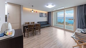 Luxury Suite with Ocean View (Weekend Fireworks + Aqua Planet Discount + Cruise Discount)