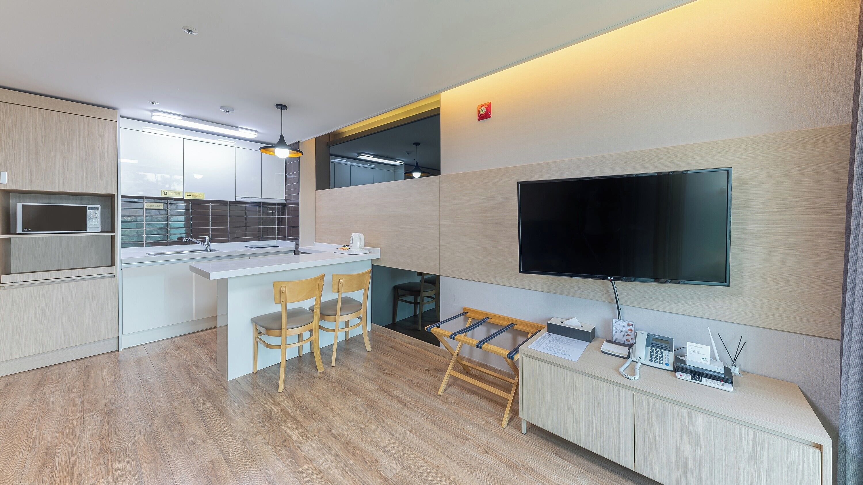 premium double room,bridge view (rooftop + weekend fireworks+ free pool+ cruise ticket discount) | living area | 40-inch flat-screen tv with cable channels, tv, pay films