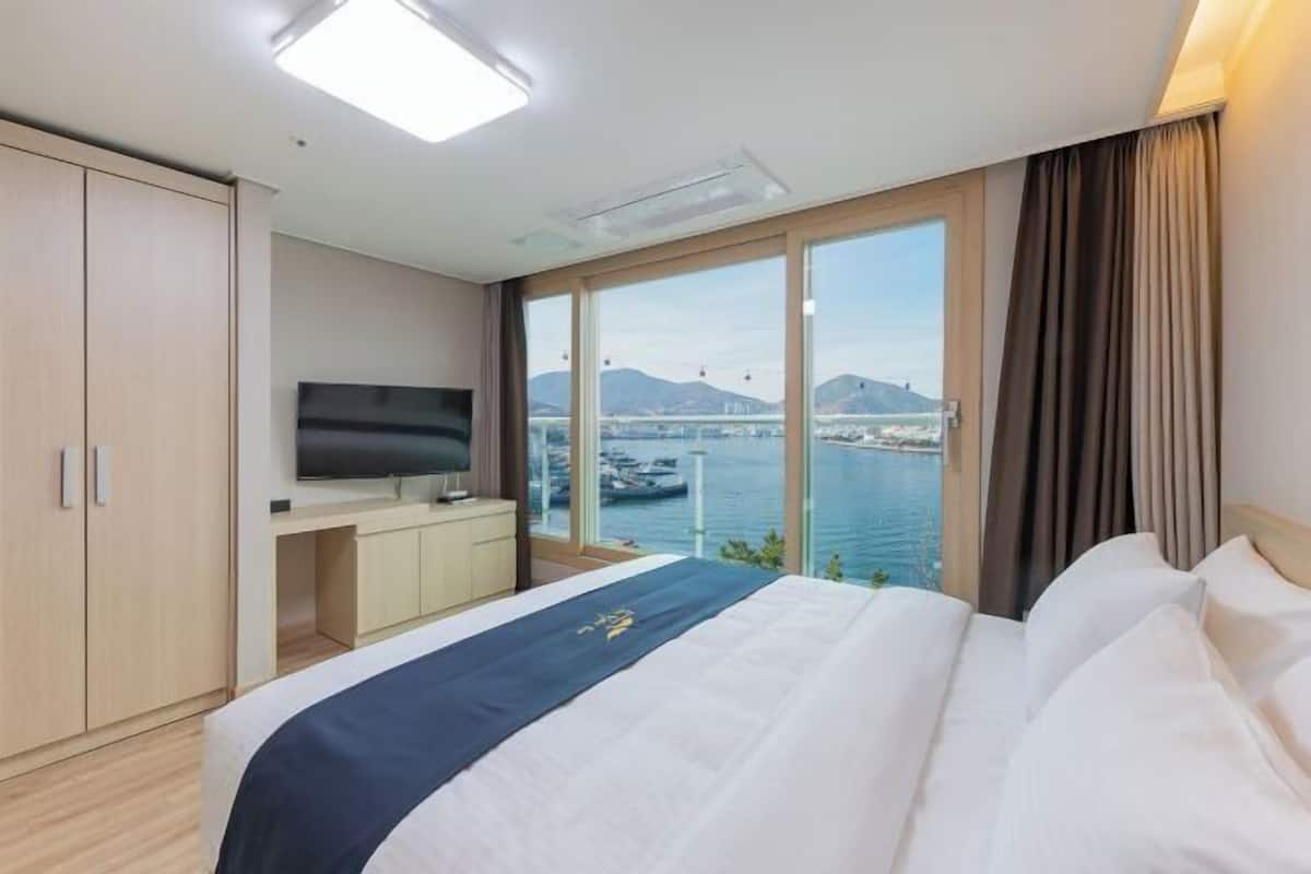 Luxe beddengoed, donzen dekbedden, verduisterende gordijnen, beddengoed