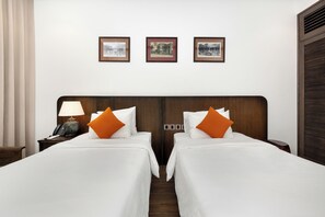 Habitación superior con 1 cama matrimonial o 2 individuales | Ropa de cama de alta calidad y minibar 