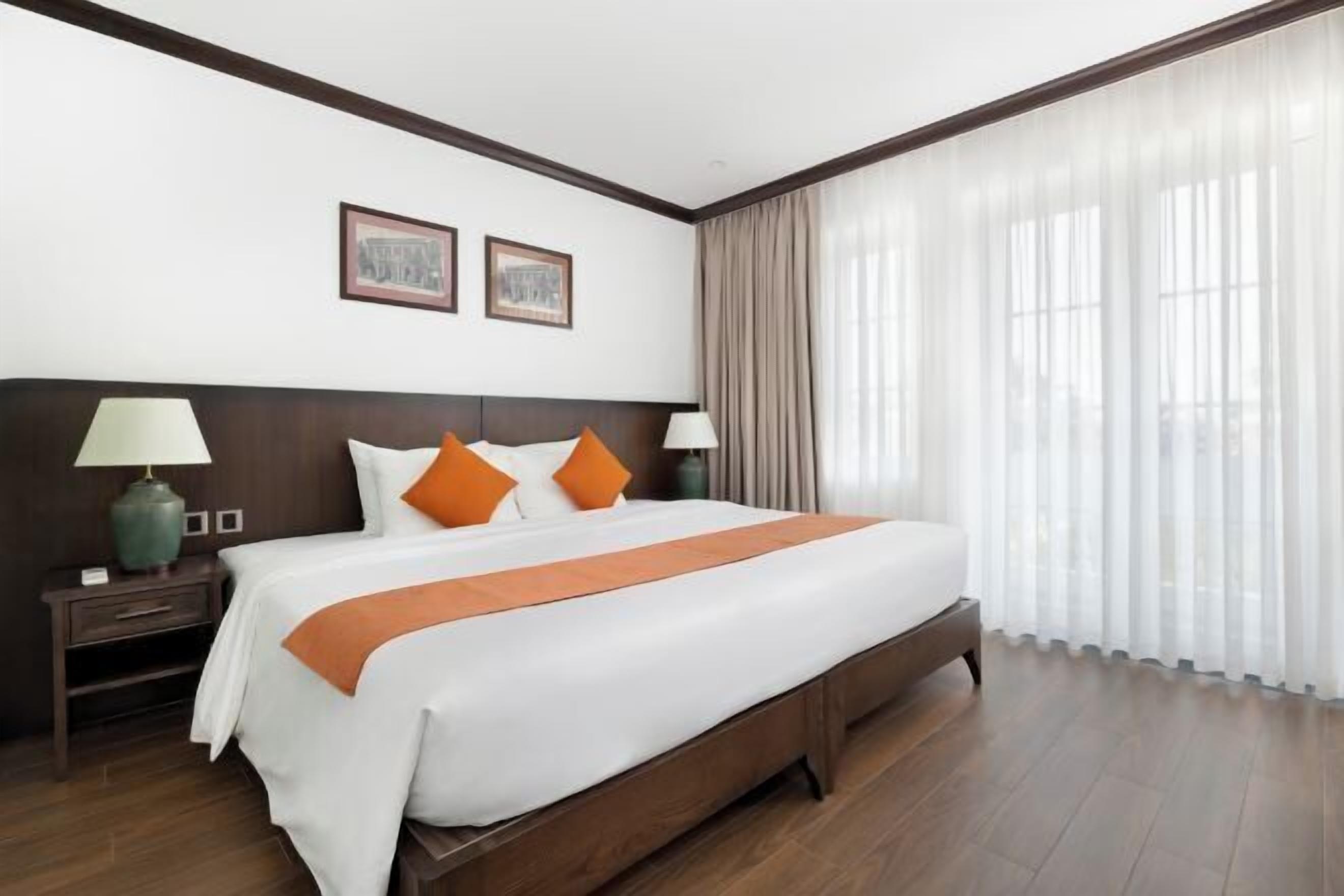 Premium bedding, minibar, in-room safe, individually furnished