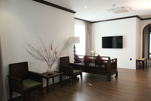 Senior Suite | Living area