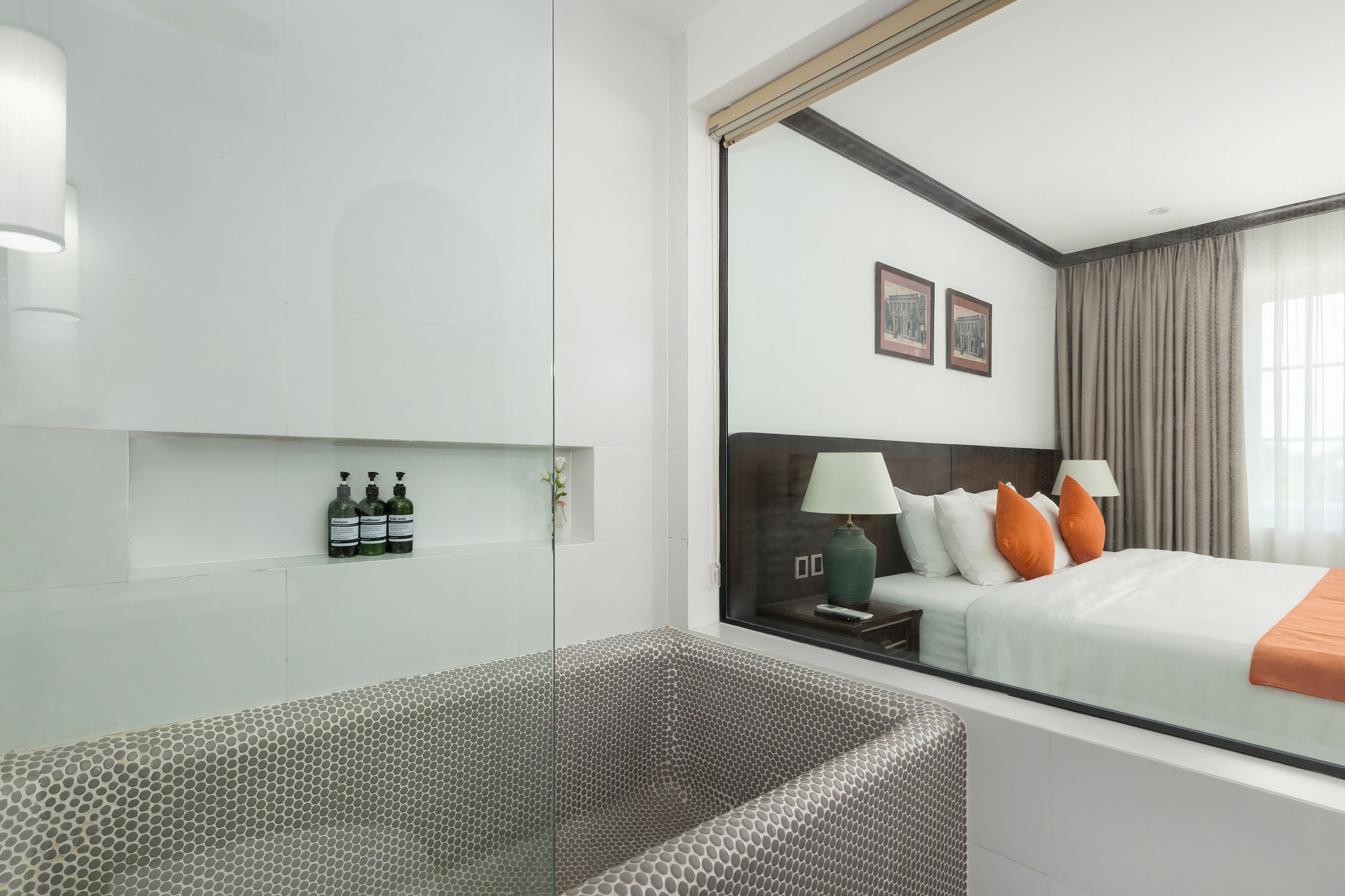 Executive-Doppel- oder -Zweibettzimmer | Badezimmer | Dusche, kostenlose Toilettenartikel, Haartrockner, Hausschuhe