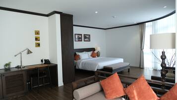 Suite – senior | Sengetøy av topp kvalitet, minibar og safe på rommet