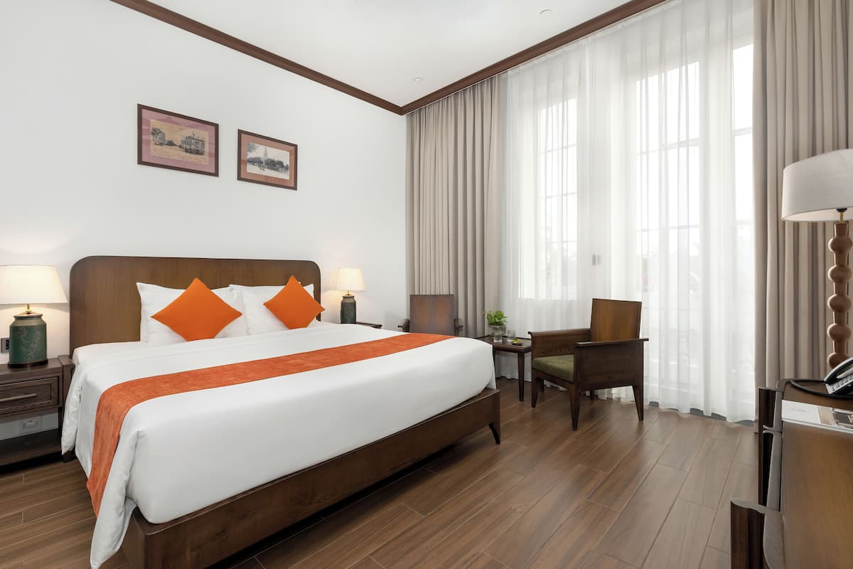 Deluxe Double Room with City View | Premium bedding, minibar, in-room safe, individually furnished