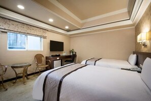 Premium bedding, down duvets, in-room safe, desk - Good Life Hotel Zhongshan (Taipei)