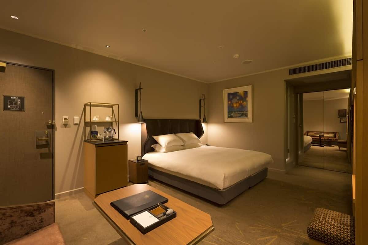 1 bedroom, minibar, in-room safe, desk