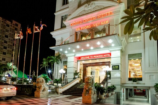 Front of property – evening/night - Princess Hotel Hai Phong (Hai Phong)