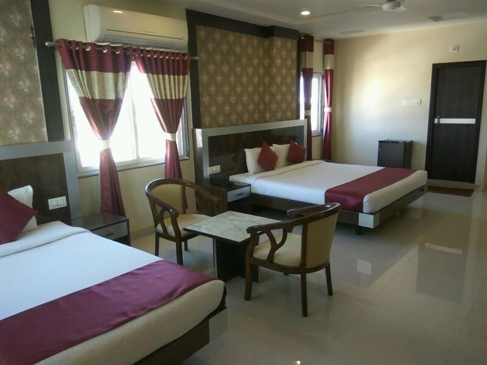 Desk, free rollaway beds, free WiFi