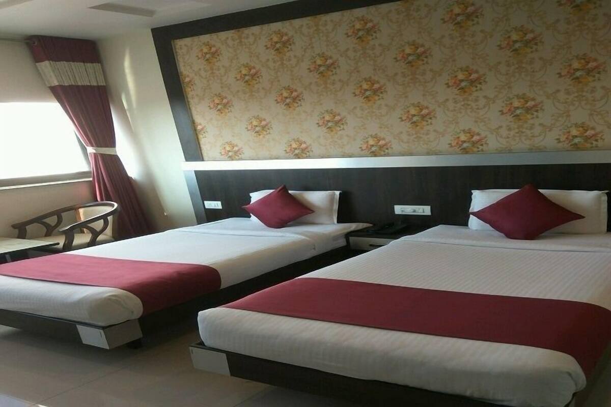 Deluxe Room | Desk, rollaway beds (free), WiFi (free)