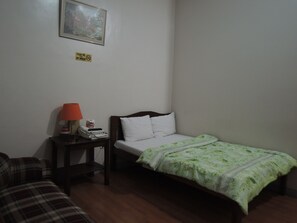 Deluxe Room | Desk, free WiFi