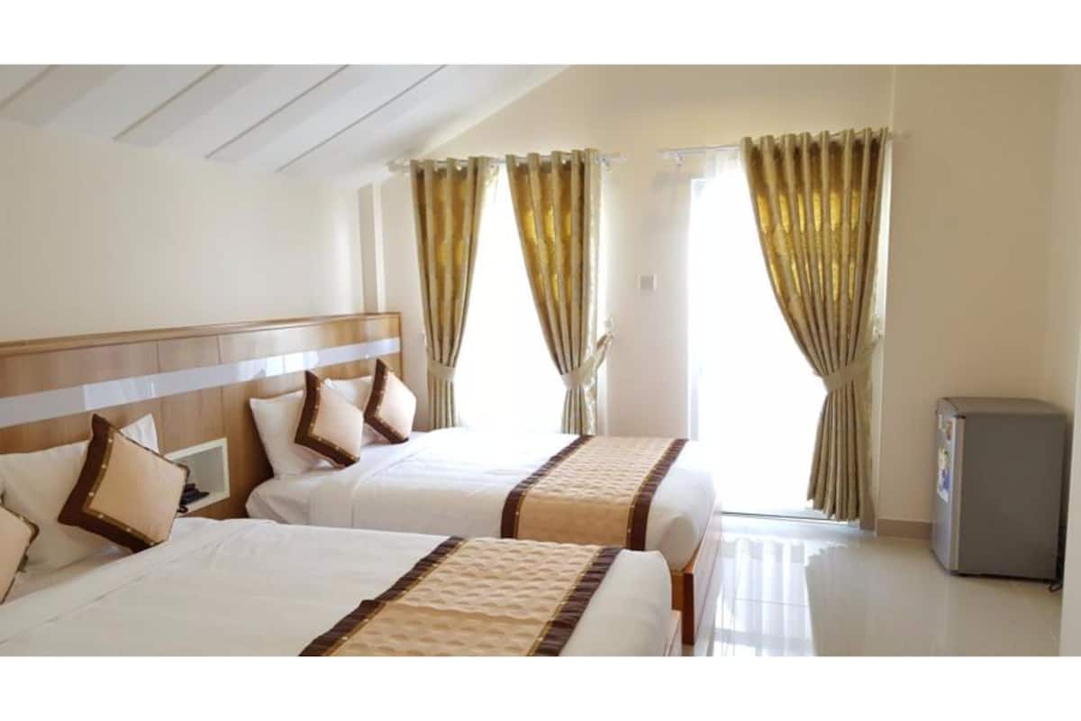 In-room safe, desk, free WiFi