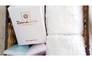 Una caja blanca con la etiqueta 