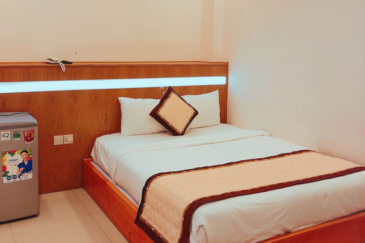 Basic Double Room, 1 Double Bed | In-room safe, desk, free WiFi