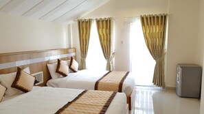 Safe på rommet, skrivebord og wi-fi (inkludert)