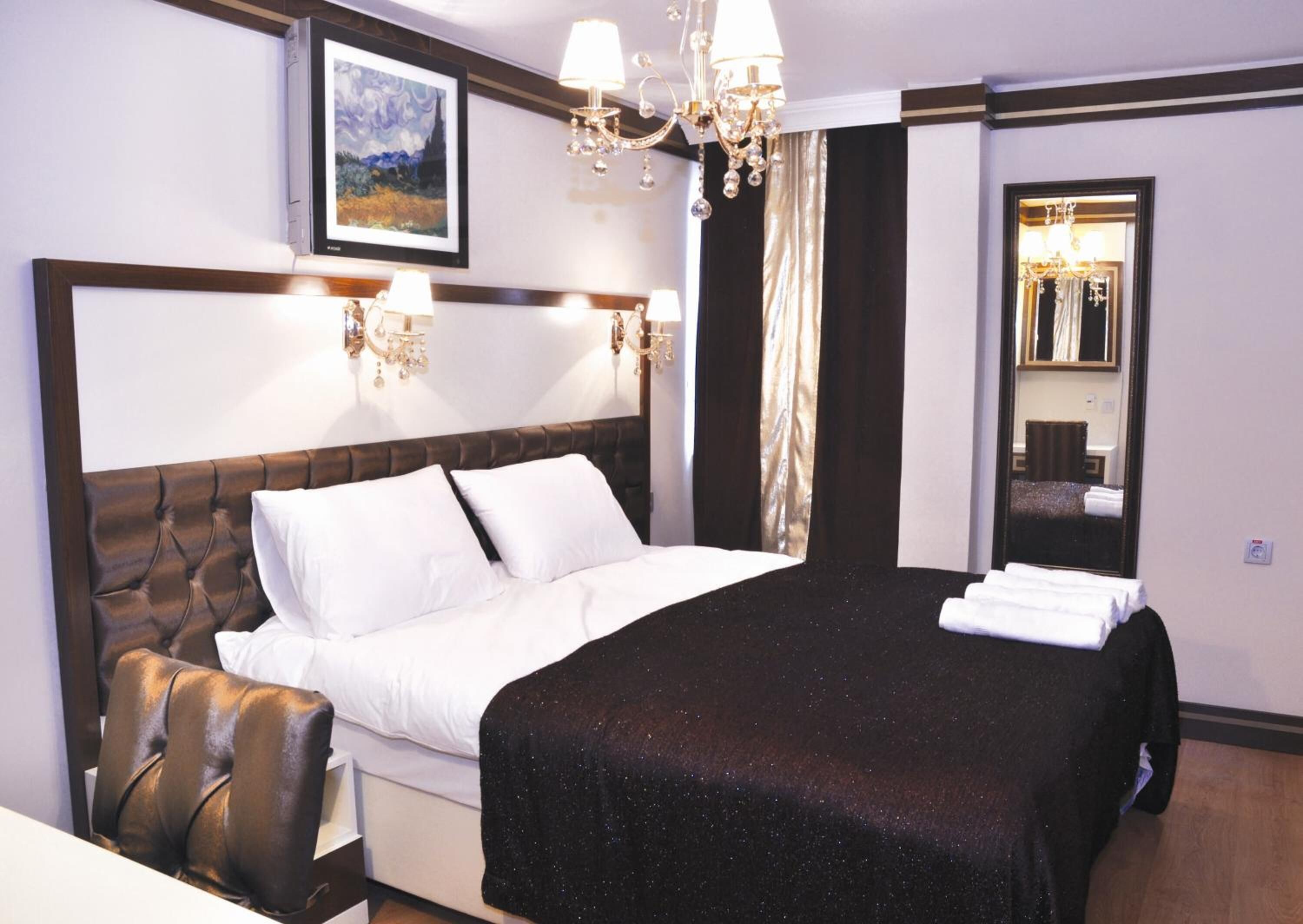 Caixa forta a l'habitació, escriptori i habitacions insonoritzades 