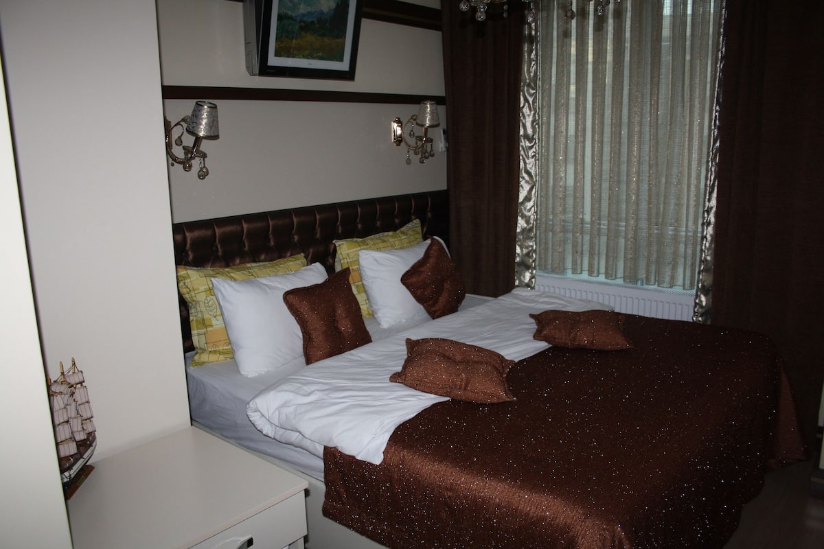 In-room safe, desk, soundproofing, bed sheets