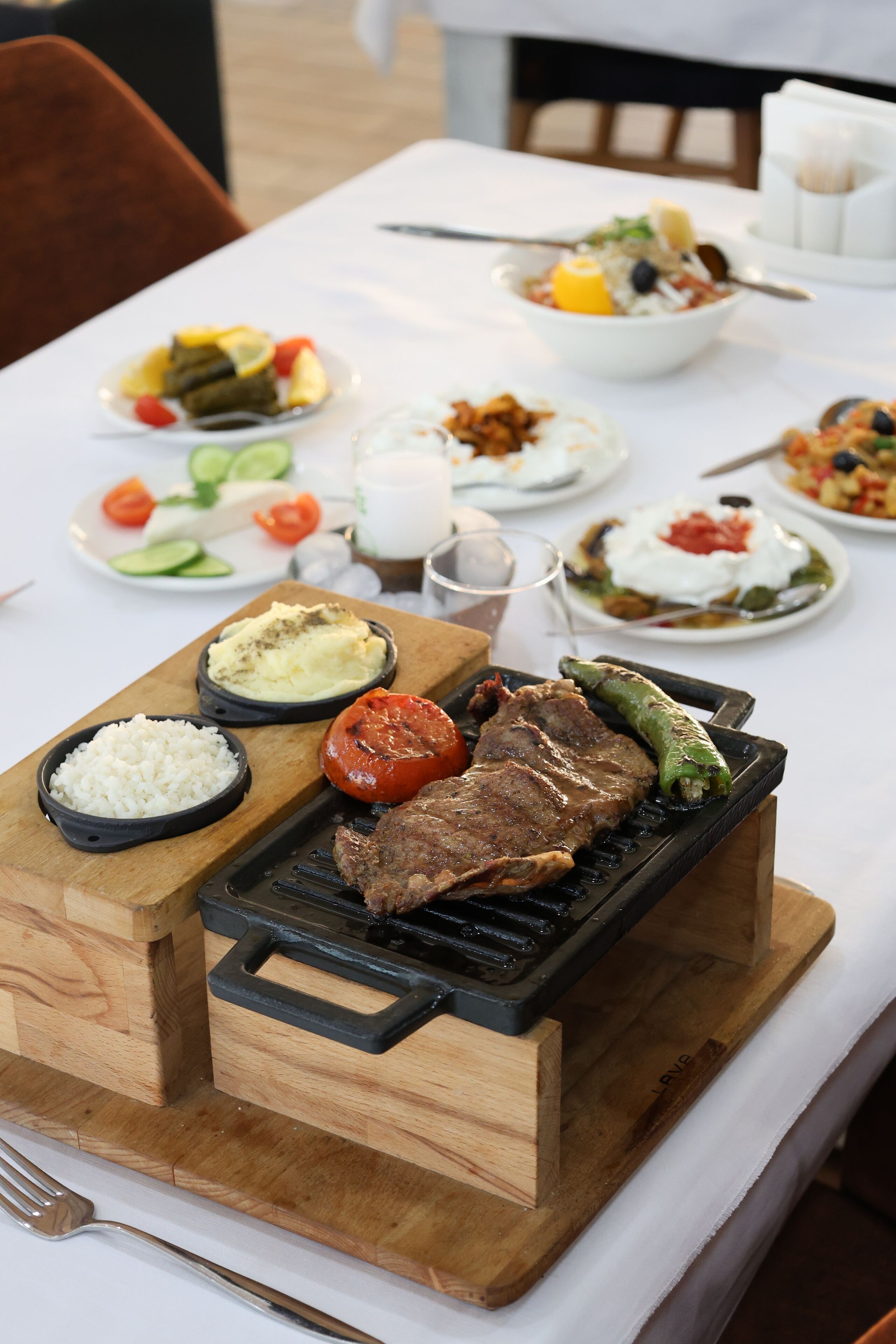 2 restaurants, breakfast, lunch, dinner served; international cuisine