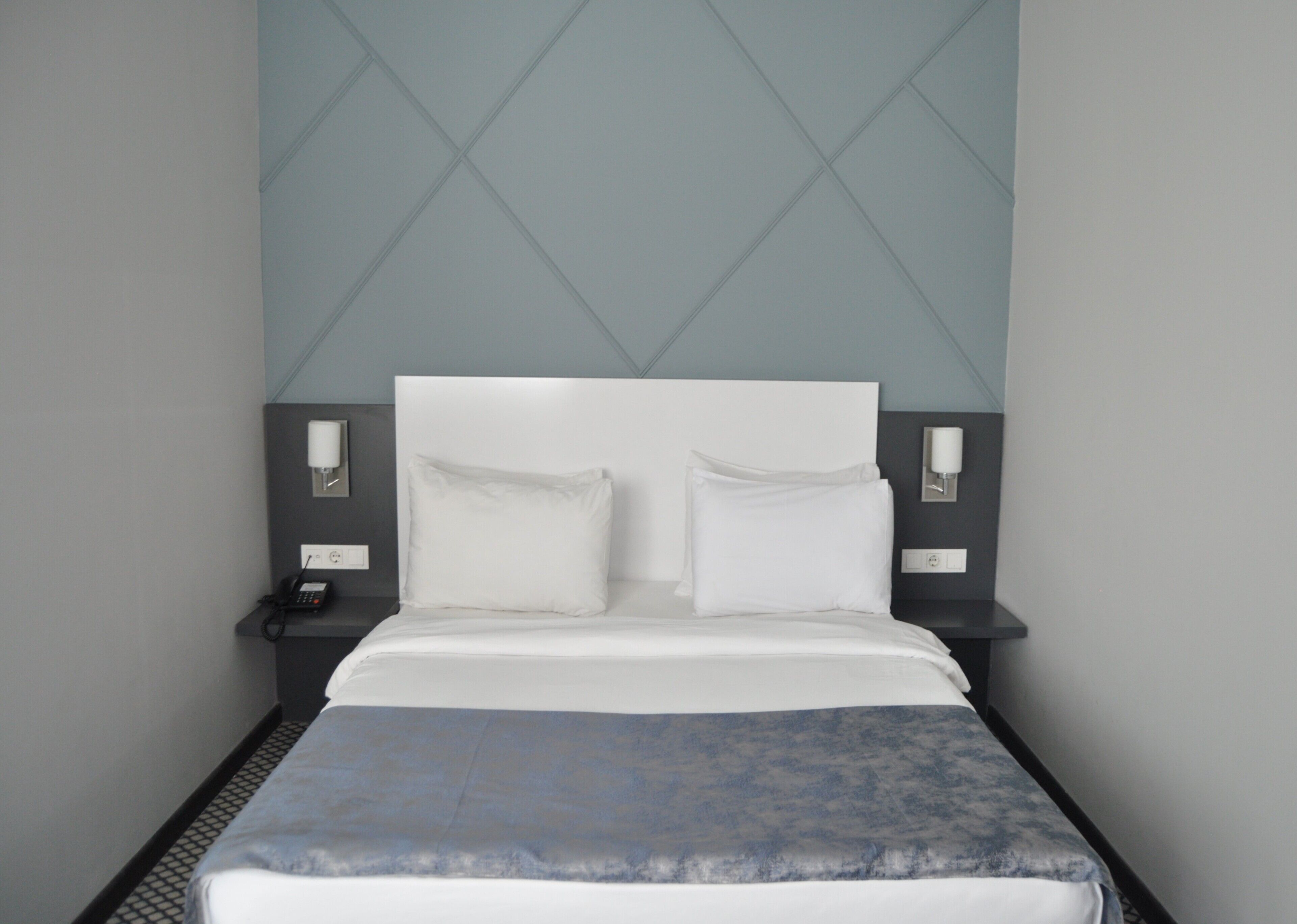 double room | 1 bedroom, minibar, in-room safe, desk