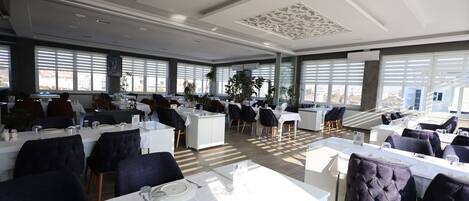 2 restaurants, breakfast, lunch, dinner served; international cuisine