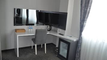 Quarto casal | Frigobar, cofres nos quartos, escrivaninha