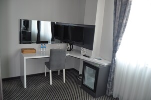 Double Room | Minibar, in-room safe, desk, laptop workspace