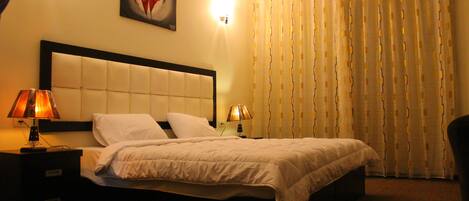 Perhesviitti, 2 makuuhuonetta, kaupunkinäköala | 2 makuuhuonetta, ylelliset vuodevaatteet, minibaari