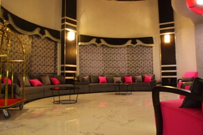 Coin salon dans le hall