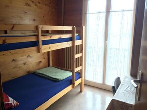 1 bedroom, free cots/infant beds, free WiFi